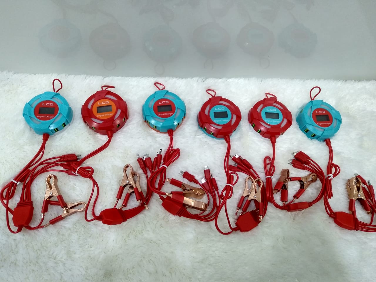 CHARGER AKI 5BRO 8 USB + LCD (SOLD)